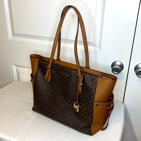 Michael Kors Gilly Large Jet set Drawstring Top Zip Tote Brown Monogram - Picture 14 of 15